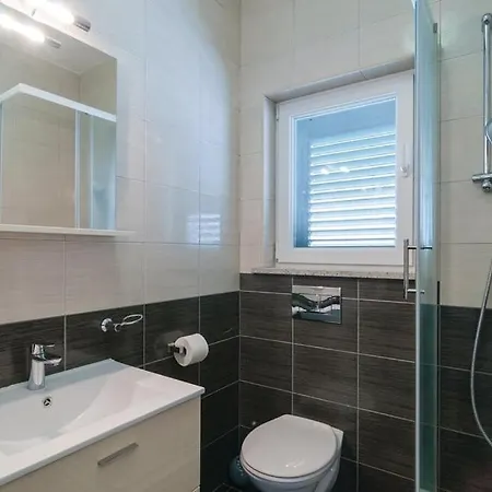בית נופש Family Friendly House With A Swimming Pool Splitska, Brac - 25269 ספליטסקה
